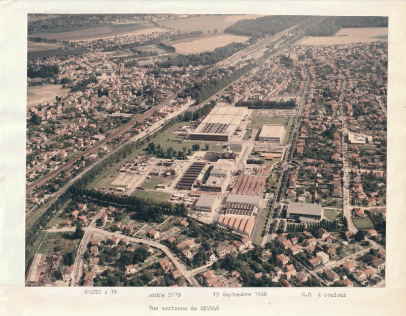 Vue aérienne de la ville de Sevran en 1968.