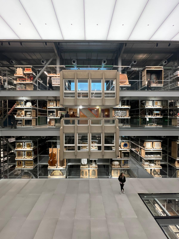 Figure 5. Fragment of Robin Hood Gardens façade (by Alison and Peter Smithson) exposed at V&A Storehouse, London
